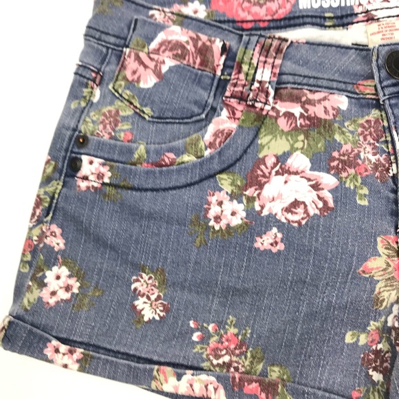 VO JEANS | Mossimo | Floral Accent Jean Shorts (2) - Picture 9 of 17